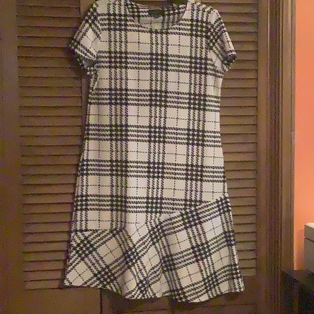 Black/white ruffle dress